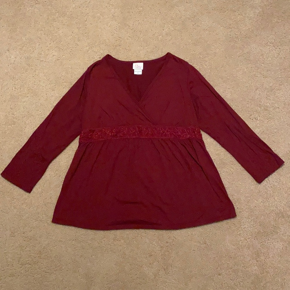 Wine colored v-neck maternity top, size XL